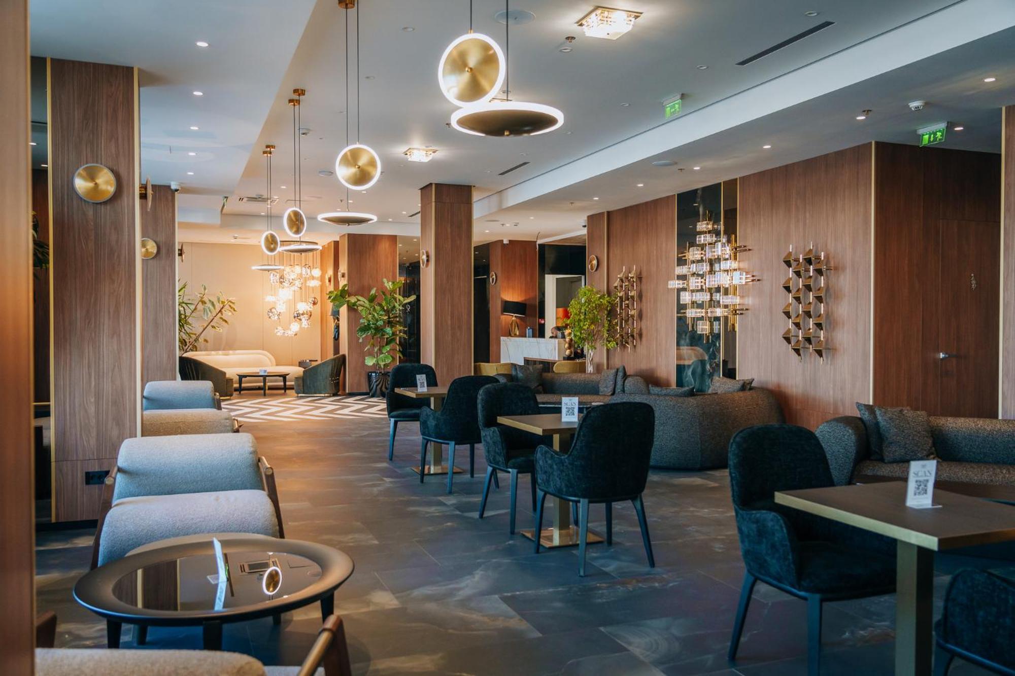 Sky Airport Hotel クルージュ＝ナポカ エクステリア 写真