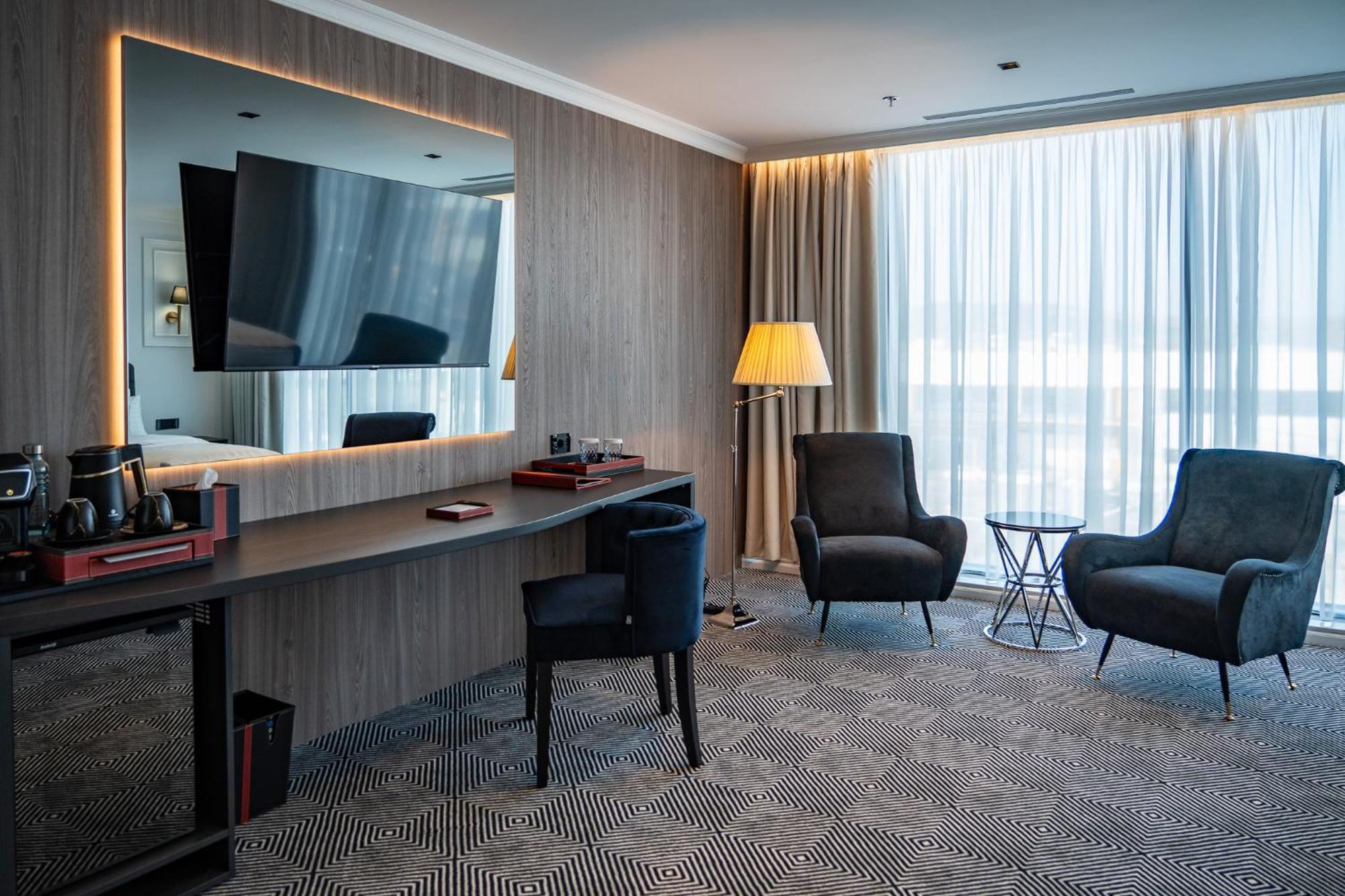Sky Airport Hotel クルージュ＝ナポカ エクステリア 写真