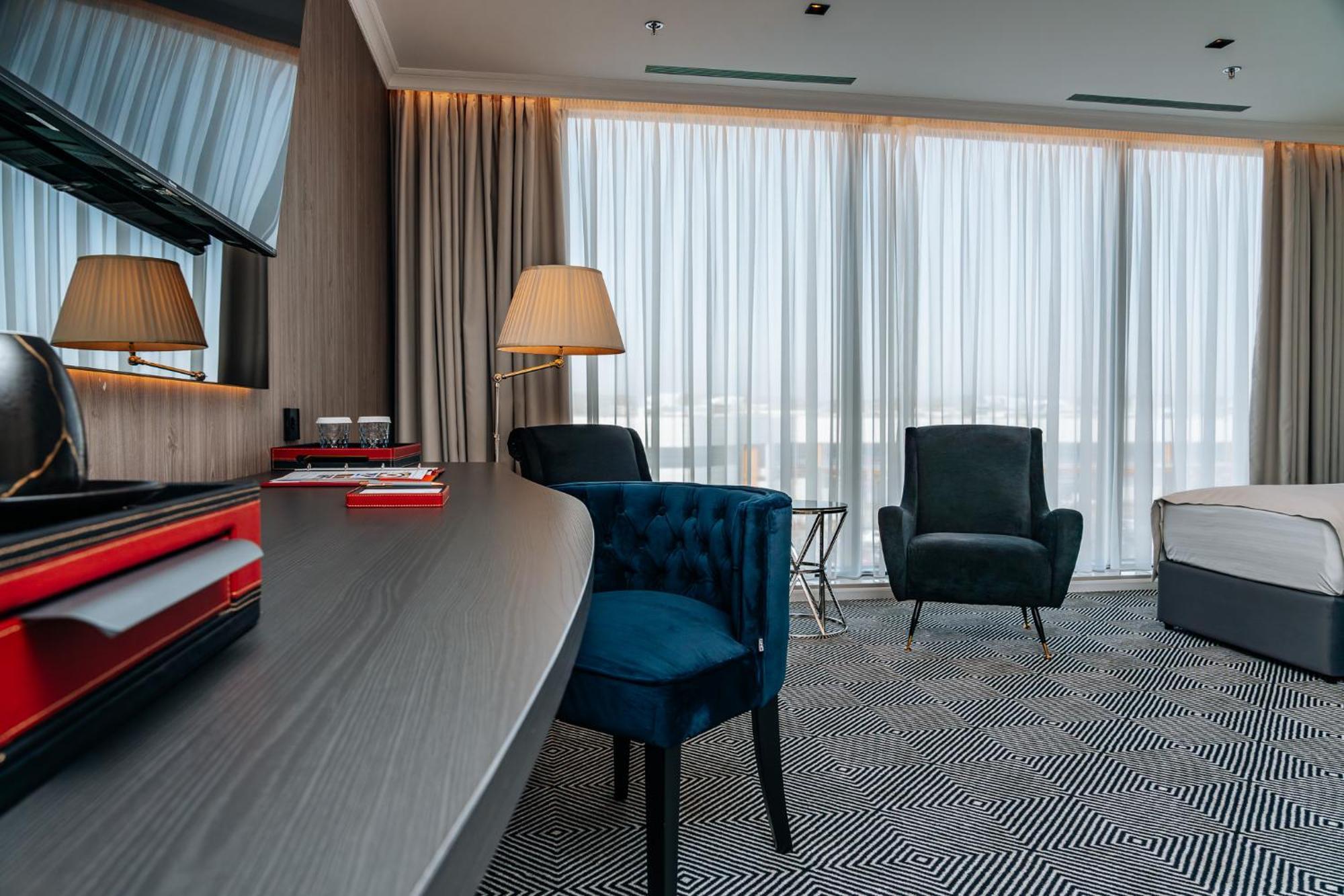 Sky Airport Hotel クルージュ＝ナポカ エクステリア 写真